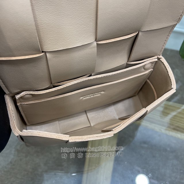 Bottega veneta高端女包 KF0015杏仁色 寶緹嘉CAEESTTE腰包 BV經典款手工編織手包腰包胸包斜挎包  gxz1210